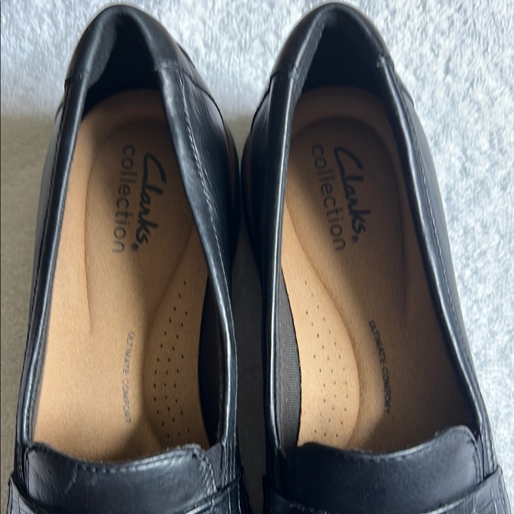 Clarks Women's Black Loafers - Picture 2 of 6